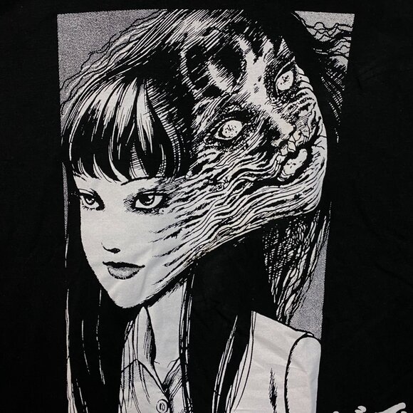 Junji Ito Tomie "Right? But a Beauty" Horror Manga T-Shirt Medium - Picture 2 of 4
